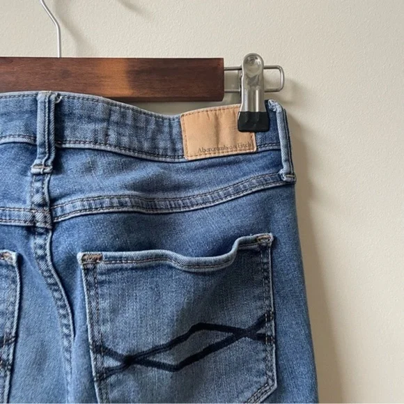 Abercrombie & Fitch Straight Leg Mid-rise Jeans - Picture 5 of 7